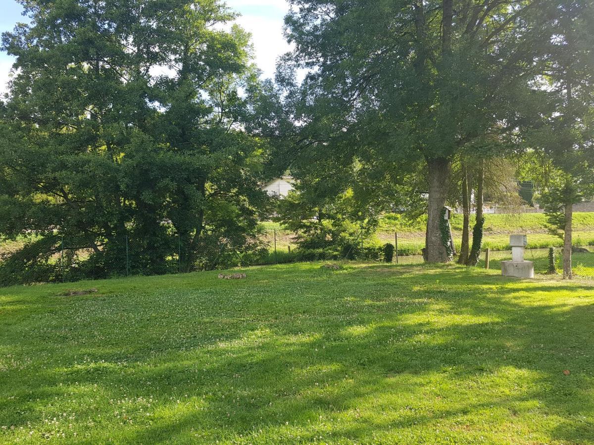 Camping Les Roulottes Du Bazois Hotel Châtillon-en-Bazois Buitenkant foto